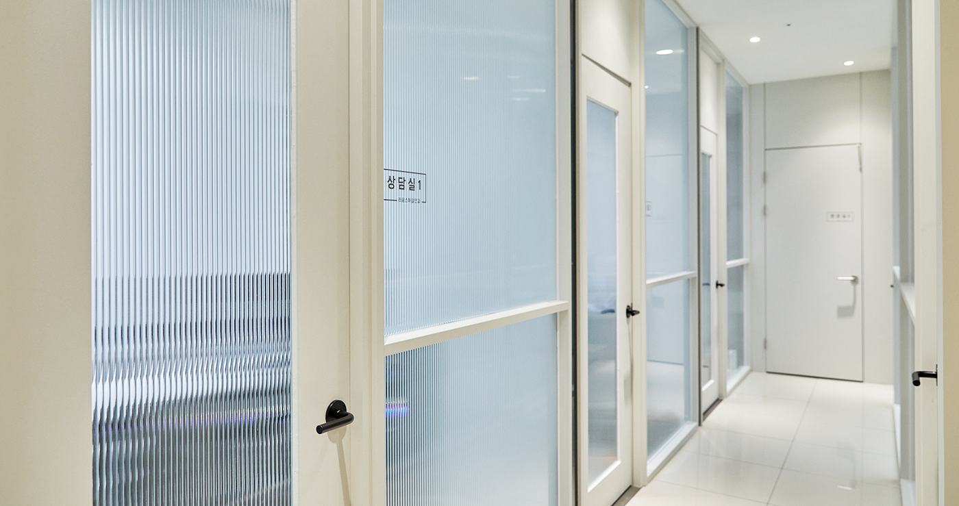 Consultation-room area at Raum Smile Eye Clinic Gangnam